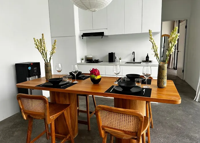 Villa Reif 3, Luxury Poolvilla, 2 Bedrooms, 100M2, Near Beach Canggu, Quiet Location