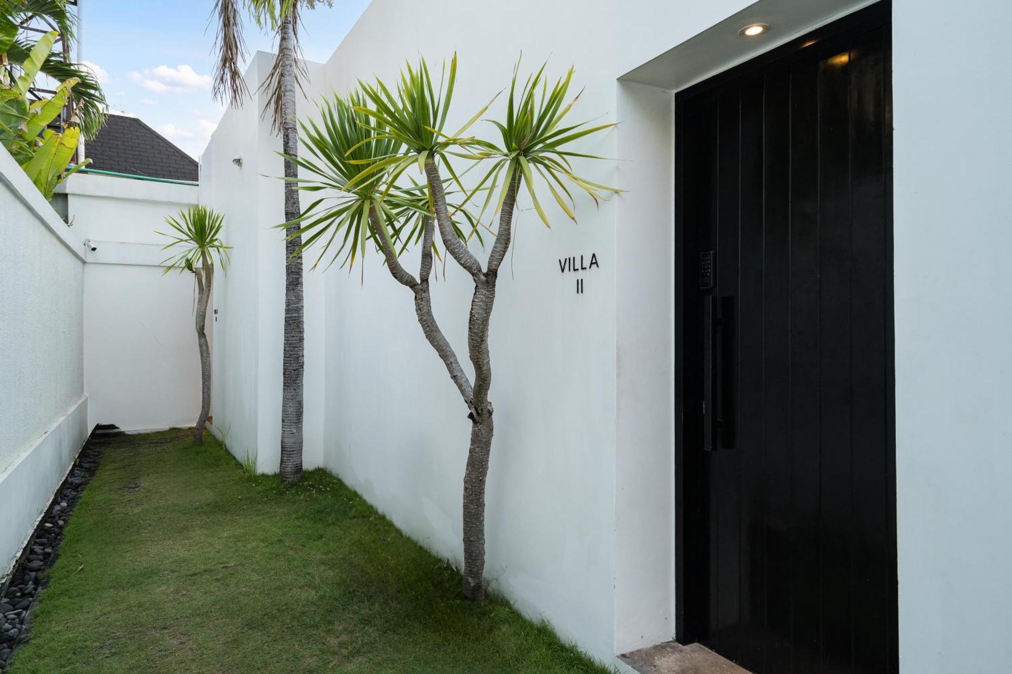Reif 3, Luxury Poolvilla, 2 Bedrooms, 100m2, Near Canggu, Quiet Location